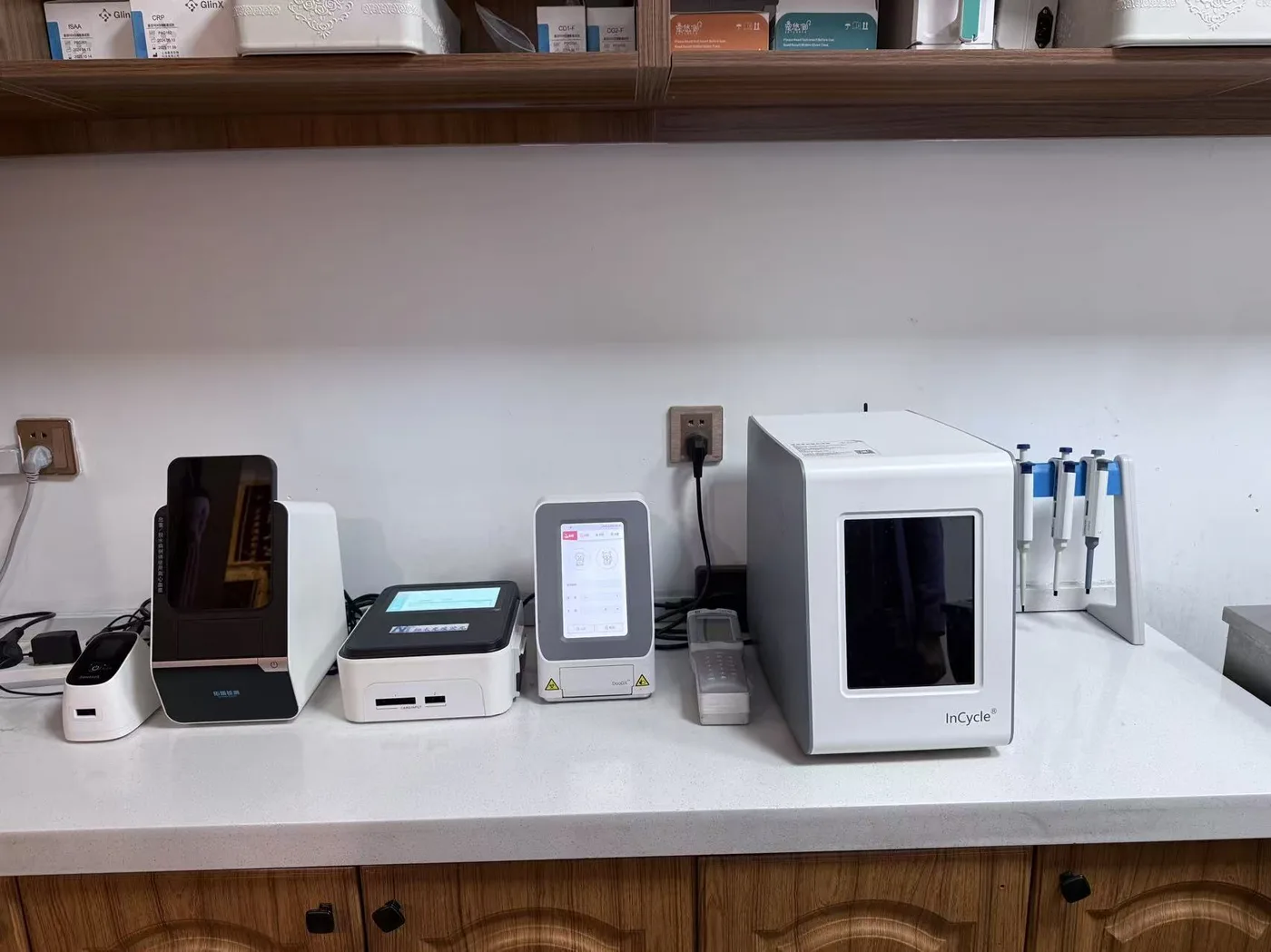 滨江店诊疗仪器设备照片